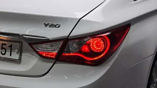 Hyundai YF LPI () 2012 23