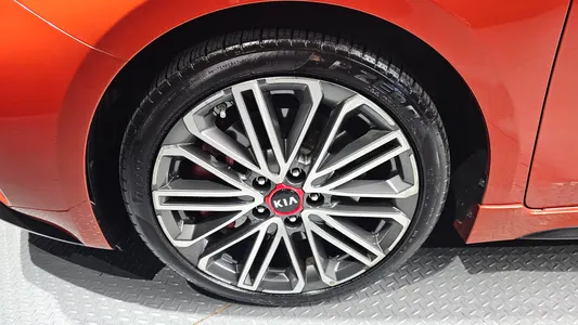 Kia K3 GT 2019 5