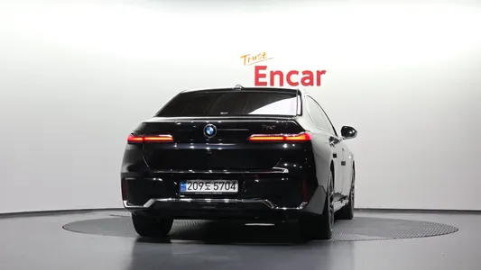 BMW 7 Series (G70) 740i sDrive M 2023 4