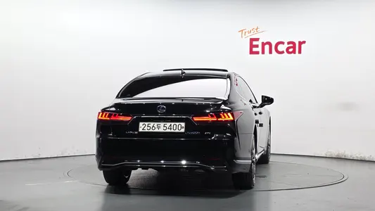 Lexus LS500h 5 3.5 AWD 2021 4