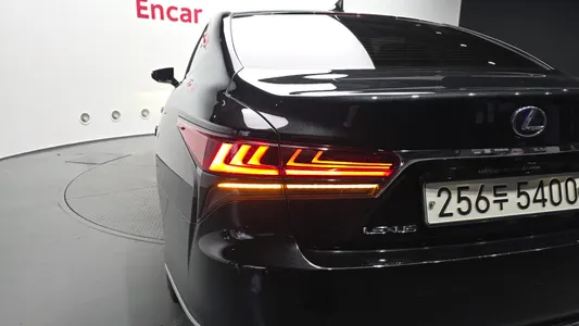 Lexus LS500h 5 3.5 AWD 2021 23