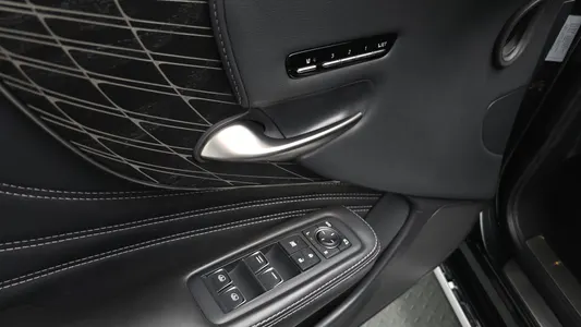 Lexus LS500h 5 3.5 AWD 2021 31
