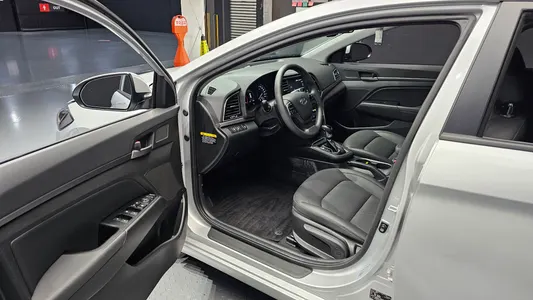 Hyundai AD 1.6 GDI 2017 10