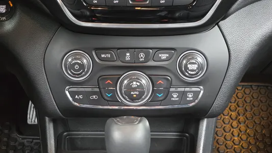 Jeep (KL) 2.4 2WD 2021 29