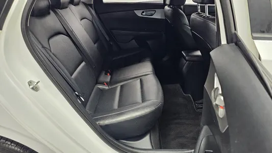 Kia K3 2 1.6 2021 12
