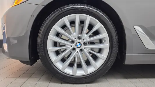 BMW 5 Series (G30) 520i 2022 4