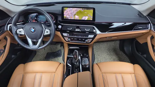BMW 5 Series (G30) 520i 2022 6