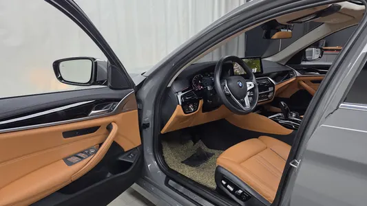 BMW 5 Series (G30) 520i 2022 9