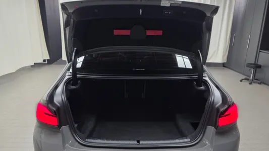 BMW 5 Series (G30) 520i 2022 19