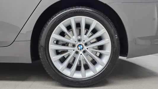 BMW 5 Series (G30) 520i 2022 21