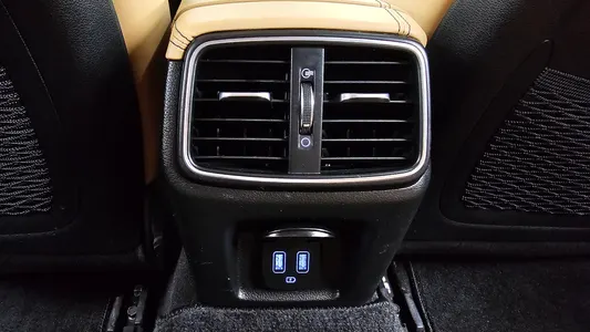 Genesis G70 2.0T 4WD 2022 32