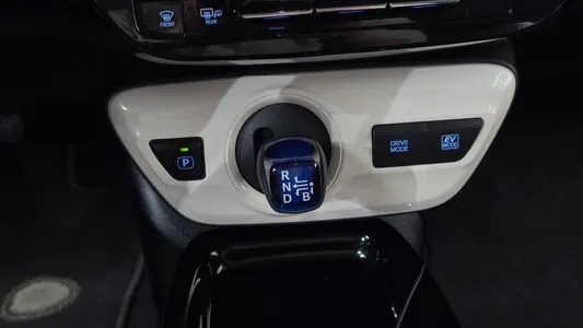 Toyota 4 1.8 E 2017 9