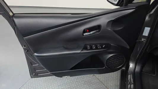Toyota 4 1.8 E 2017 24