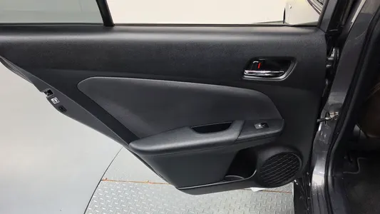 Toyota 4 1.8 E 2017 25