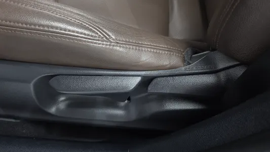 Toyota 4 1.8 E 2017 28
