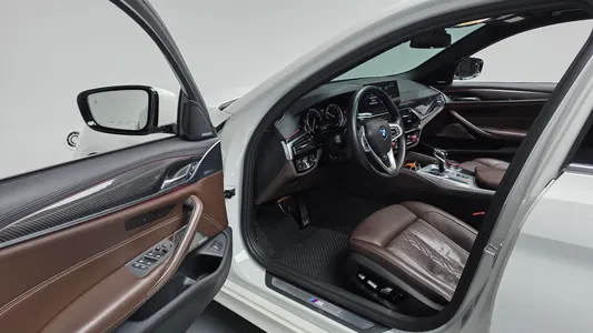 BMW 5 Series (G30) 530i M 2018 9