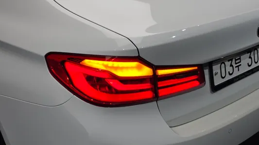 BMW 5 Series (G30) 530i M 2018 23
