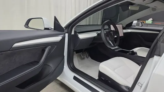 Tesla 3 AWD 2021 10