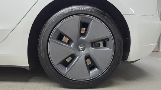 Tesla 3 AWD 2021 22