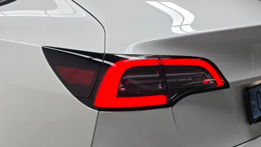Tesla 3 AWD 2021 24