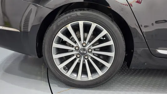 Kia K7 LPI VG270 2011 5