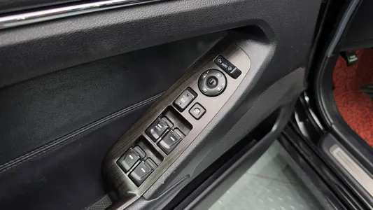 Kia K7 LPI VG270 2011 20