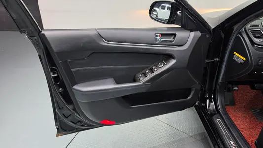 Kia K7 LPI VG270 2011 24