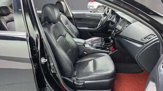 Kia K7 LPI VG270 2011 26