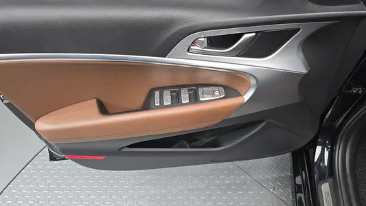 Genesis G70 2.0T 2019 25