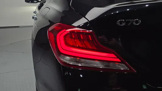 Genesis G70 2.0T 2019 24