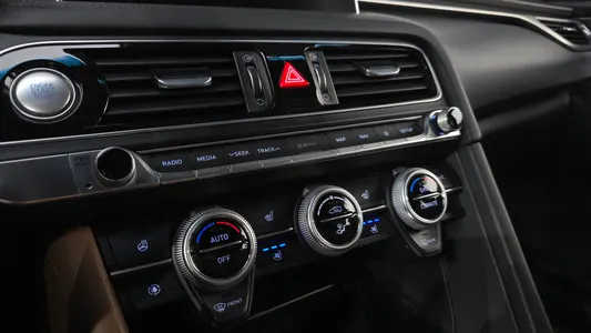 Genesis G70 2.0T 2019 28