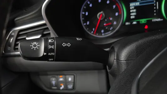 Genesis G70 2.0T 2019 30