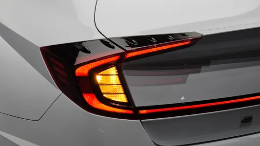 Hyundai (DN8) 2.0 LPG() 2019 23