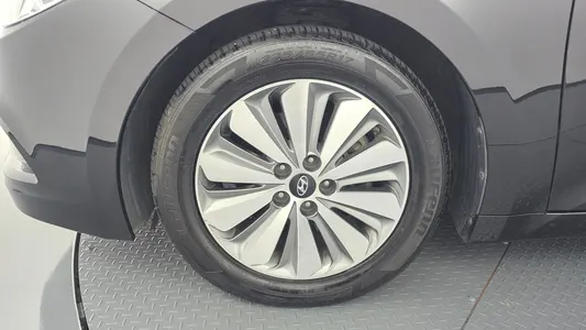 Hyundai HG 2014 5
