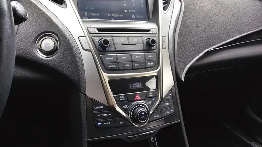 Hyundai HG 2014 17
