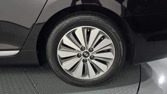 Hyundai HG 2014 21