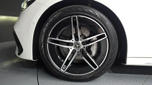 Mercedes-Benz E-Class W214 E300 4MATIC AMG Line 2024 5