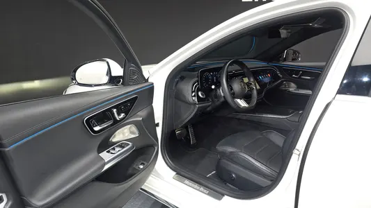 Mercedes-Benz E-Class W214 E300 4MATIC AMG Line 2024 10