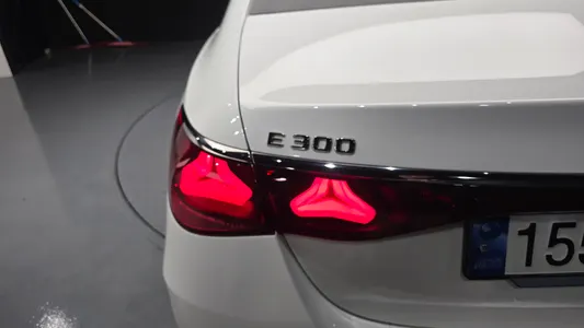 Mercedes-Benz E-Class W214 E300 4MATIC AMG Line 2024 23