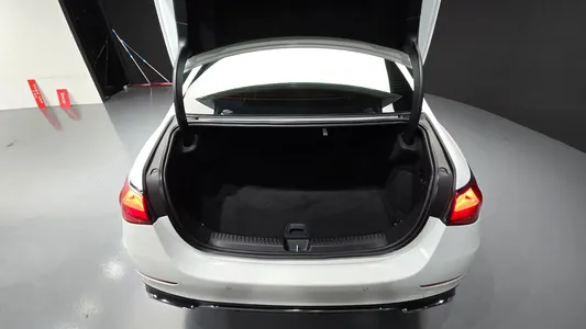 Mercedes-Benz E-Class W214 E300 4MATIC AMG Line 2024 29