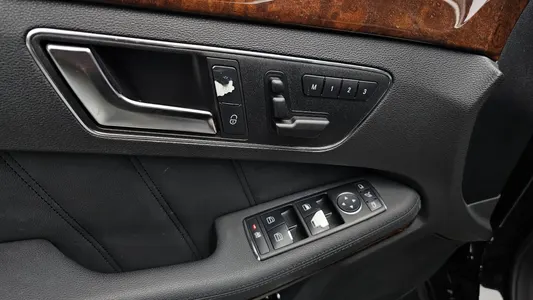 Mercedes-Benz E-Class W212 E300 2012 17