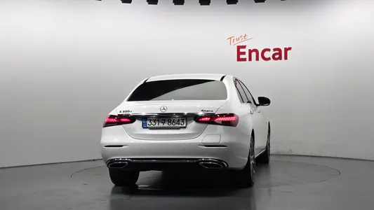 Mercedes-Benz E-Class W213 E300e 4MATIC 2021 4