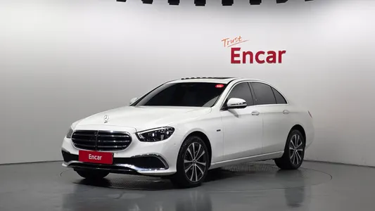 Mercedes-Benz E-Class W213 E300e 4MATIC 2021