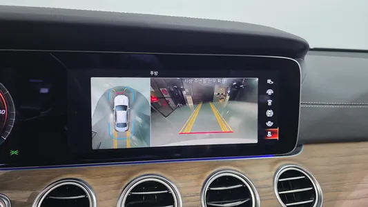 Mercedes-Benz E-Class W213 E300e 4MATIC 2021 15