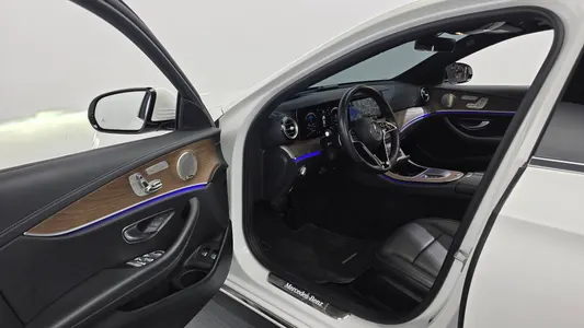 Mercedes-Benz E-Class W213 E300e 4MATIC 2021 10
