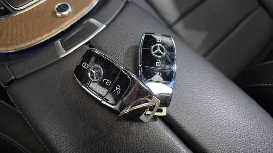 Mercedes-Benz E-Class W213 E300e 4MATIC 2021 16