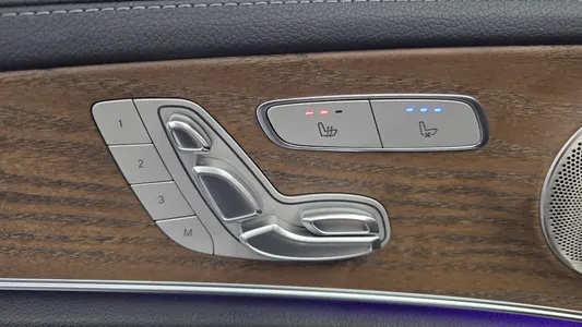 Mercedes-Benz E-Class W213 E300e 4MATIC 2021 35