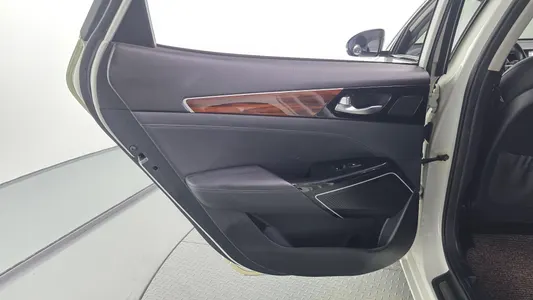 Kia K7 3.0 LPI () 2016 25