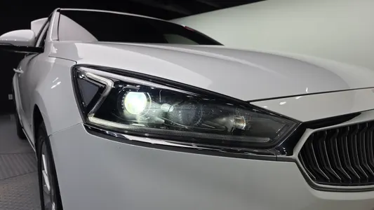 Kia K7 3.0 LPI () 2016 22