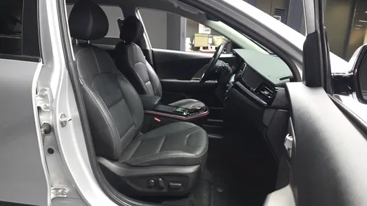 Kia 니로 플러스 2022 11